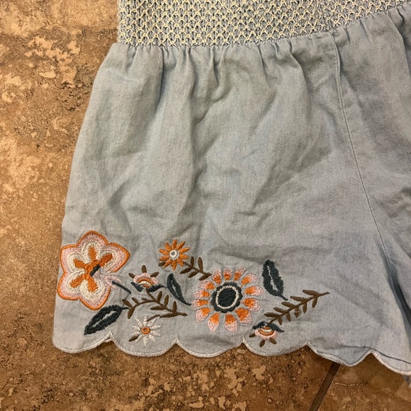 Aeropostale Light Blue Chambray Scalloped Hem Floral Embroidered Shorts - Picture 6 of 10